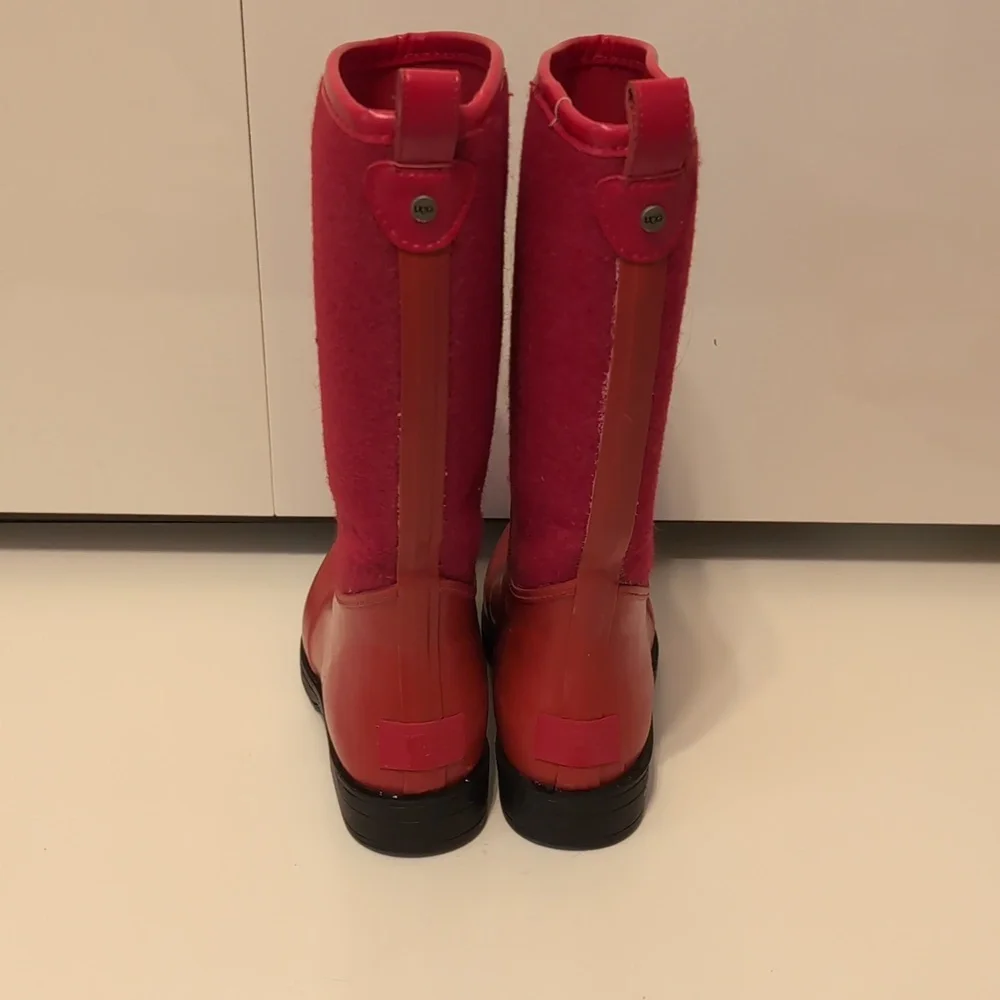 UGG Australia Wendell Reignfall Red on Red Lined Women’s US 7